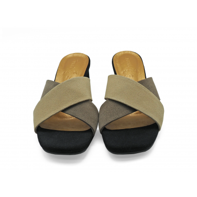 รองเท้าแตะ HSC-04 หนังกลับเบจ-กลับกากี